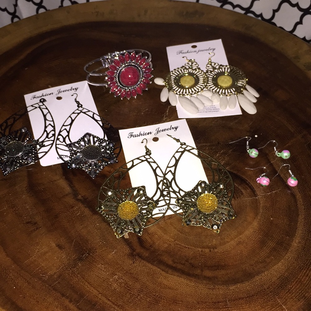 Costume Jewelry 6 Items
